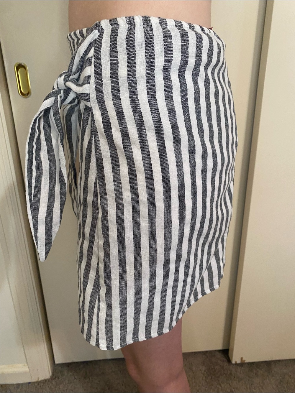 FAVLUX White and Gray Vertical Stripe Tie-Front Linen Mini Skirt size small - Picture 4 of 8